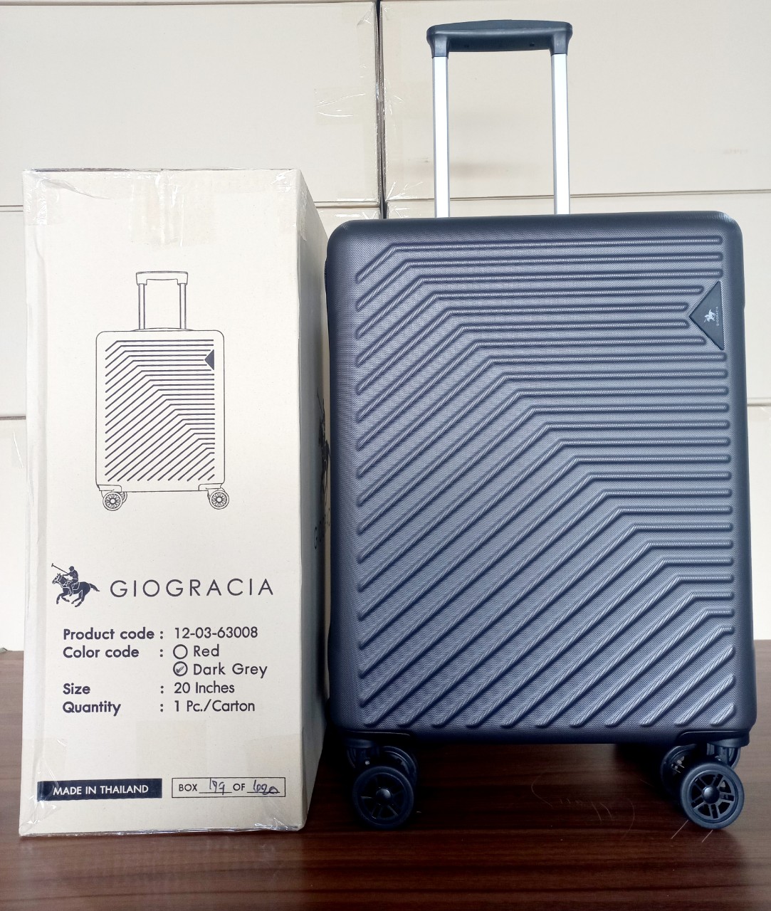 Vali Thái Lan - nhãn hiệu Giogracia (Dark Grey - xám đen) size: 20inch (40x24x50cm), Mã số: 63008-20DARKGREY