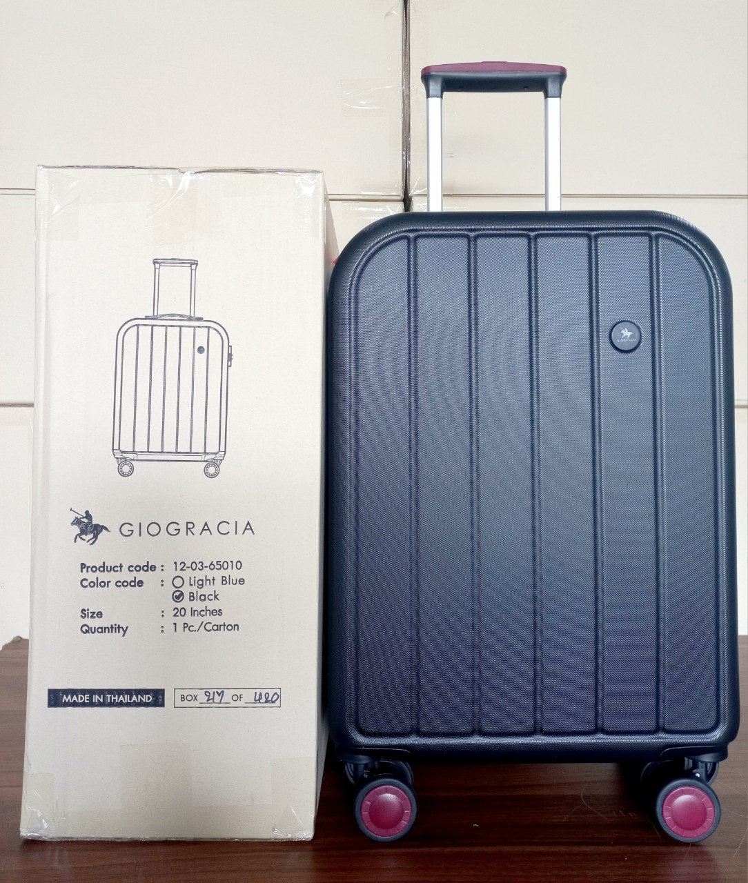 Vali Thái Lan - nhãn hiệu Giogracia (Black - đen) size: 20inch (36x23x50cm), Mã số: 65010-20BLACK