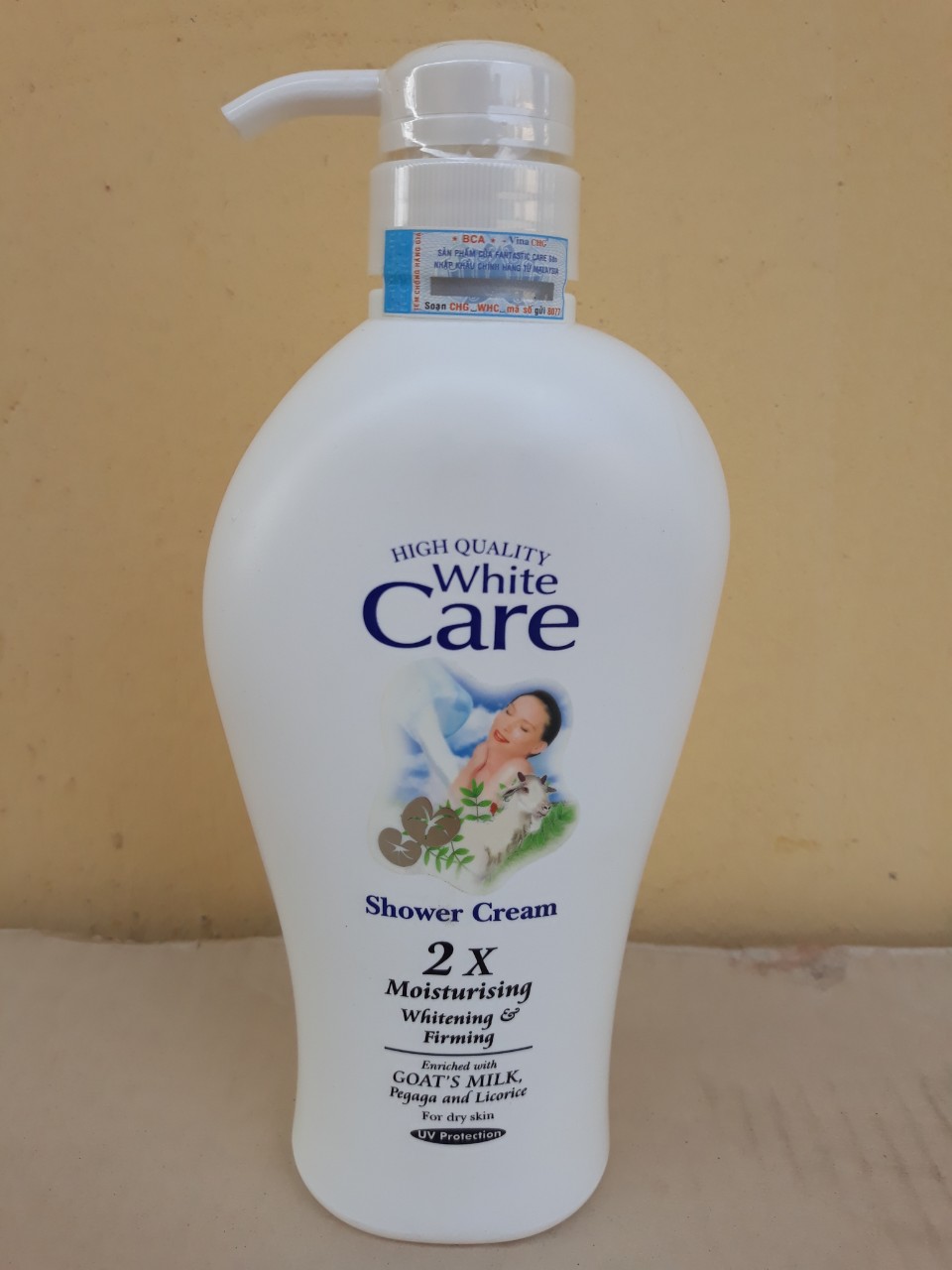 Sữa tắm White care 550ml (t/c sữa dê & cam thảo - trắng), Mã số: 9555370400109