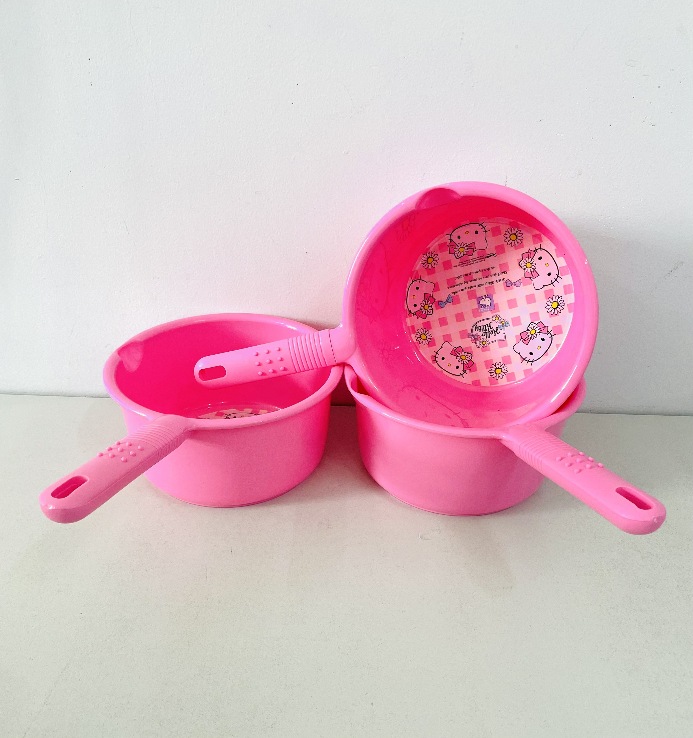 Ca nhựa múc nước cán dài - hello kitty (18x9cm), mã số: KT-5701