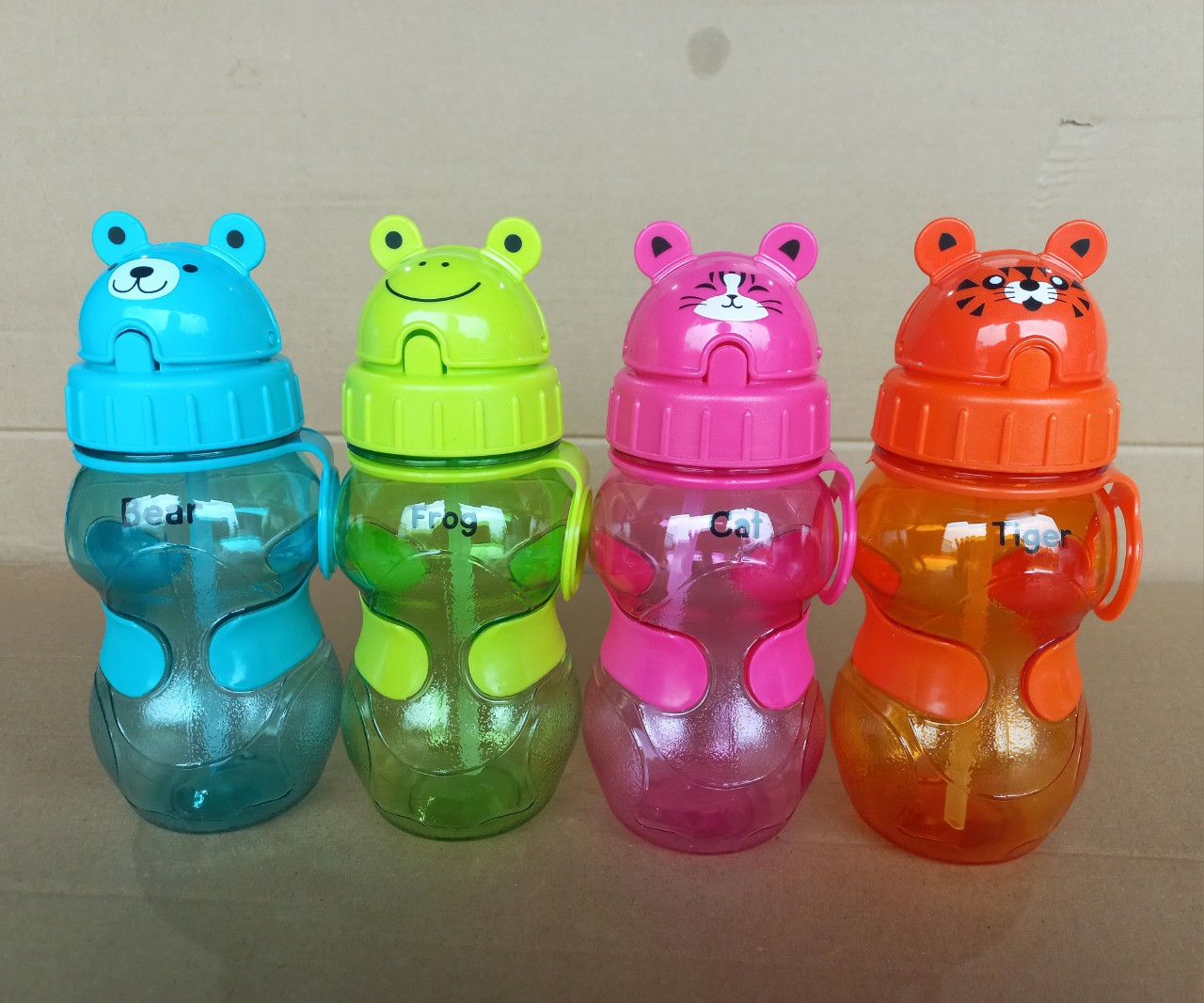 Bình đựng nước trẻ em có vòi hút 350ml (7.5x7.5x18.5cm), mã số: PNP3423/37E-P4