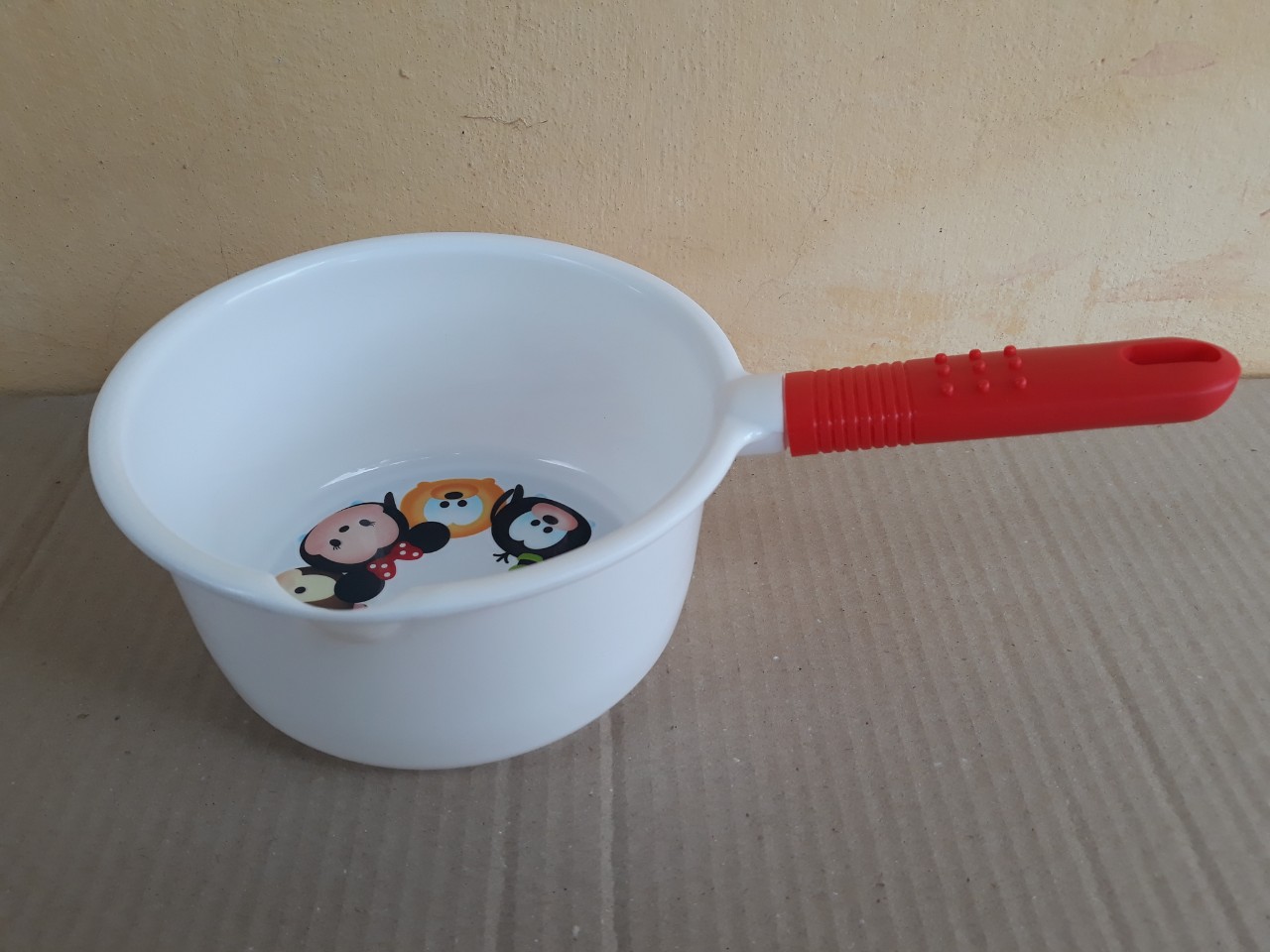 Ca nhựa múc nước cán dài  - hello kitty (18x9cm), mã số: TT-5701